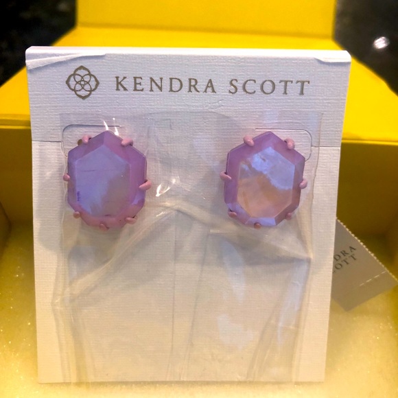 NWT Kendra Scott RARE & RETIRED Morgan Earrings Lilac Pearl Matte Beautiful! - Picture 8 of 16